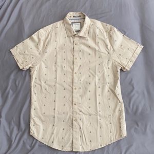 Denim Flower medium khaki short sleeve shirt.